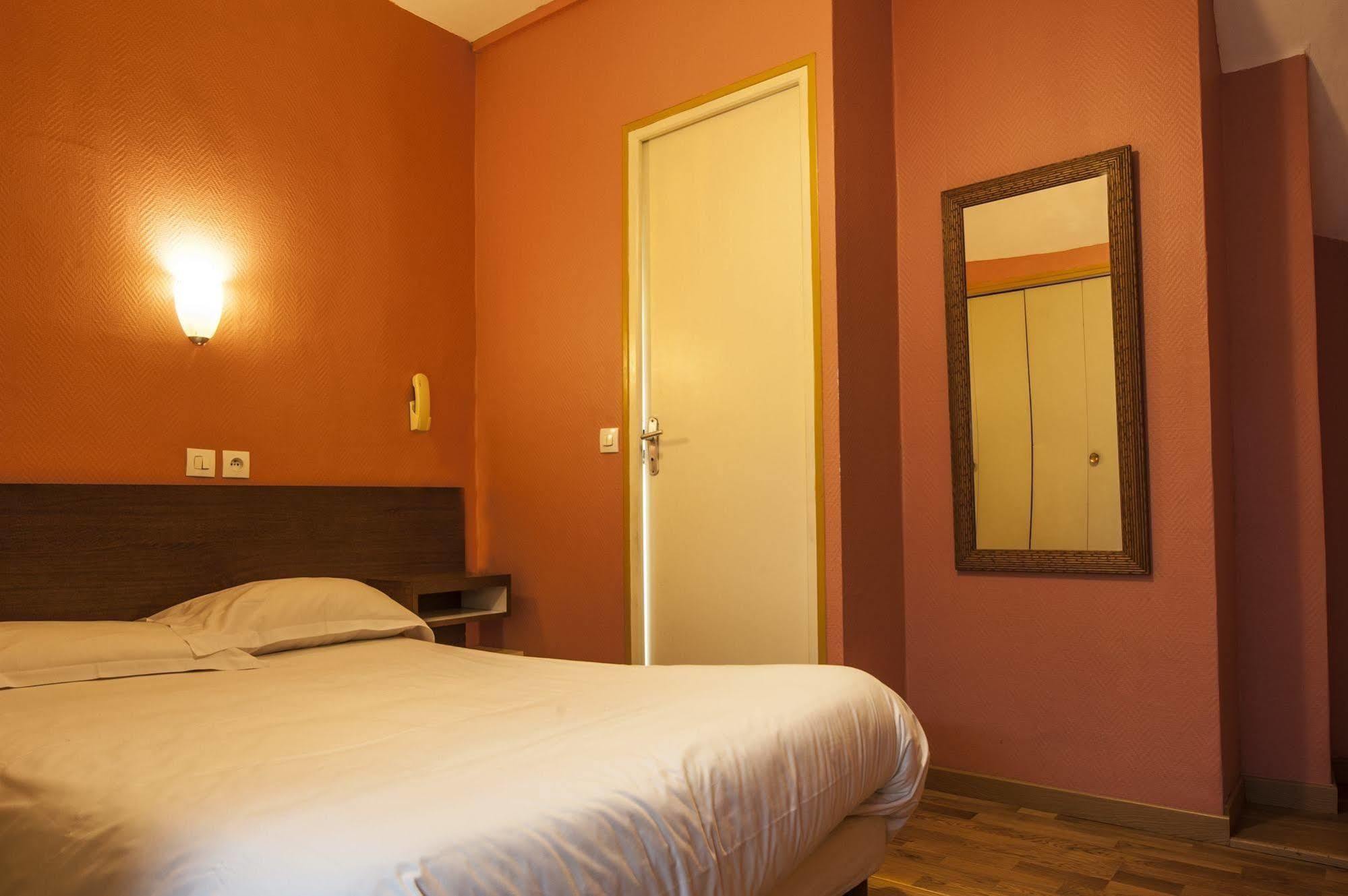 Hotel Des 3 Nations Párizs Kültér fotó
