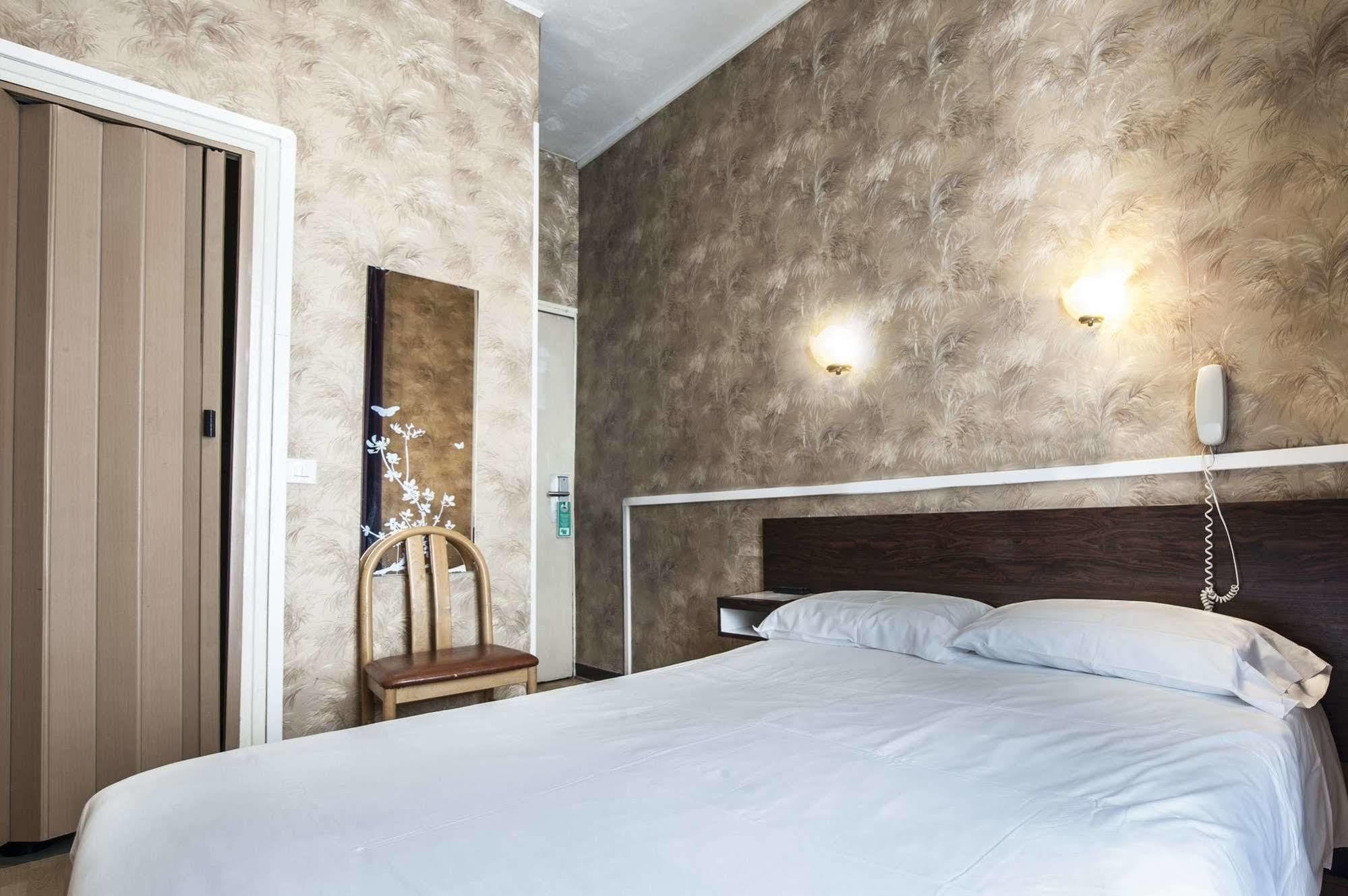 Hotel Des 3 Nations Párizs Kültér fotó